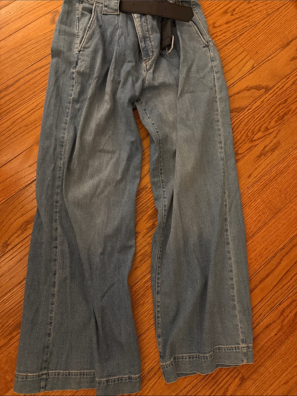 White House Black Market high waisted wide leg belted jeans. Size 10.